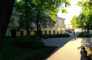 Помянем стоя